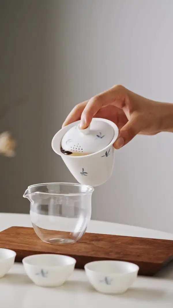 Beginner-Friendly Gaiwan Grip