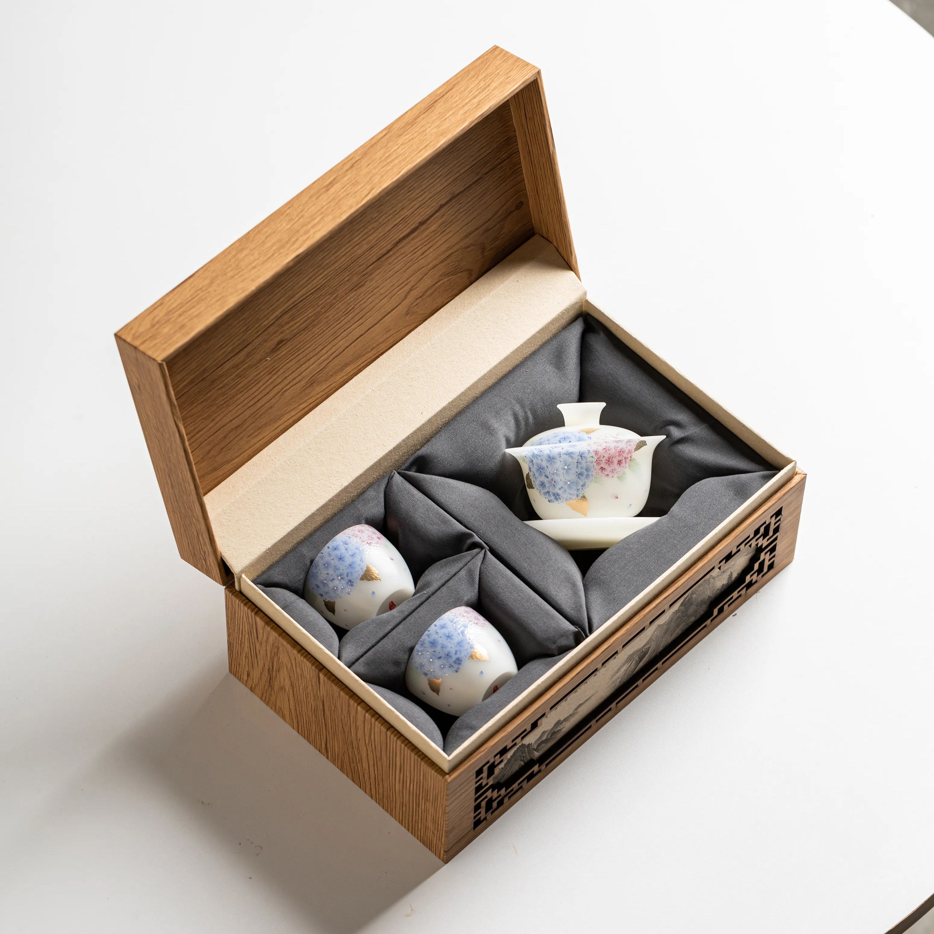 "Hydrangea Reverie" - PuYu(璞玉) White Porcelain Tea Gift Set-TeaTsy Official Website