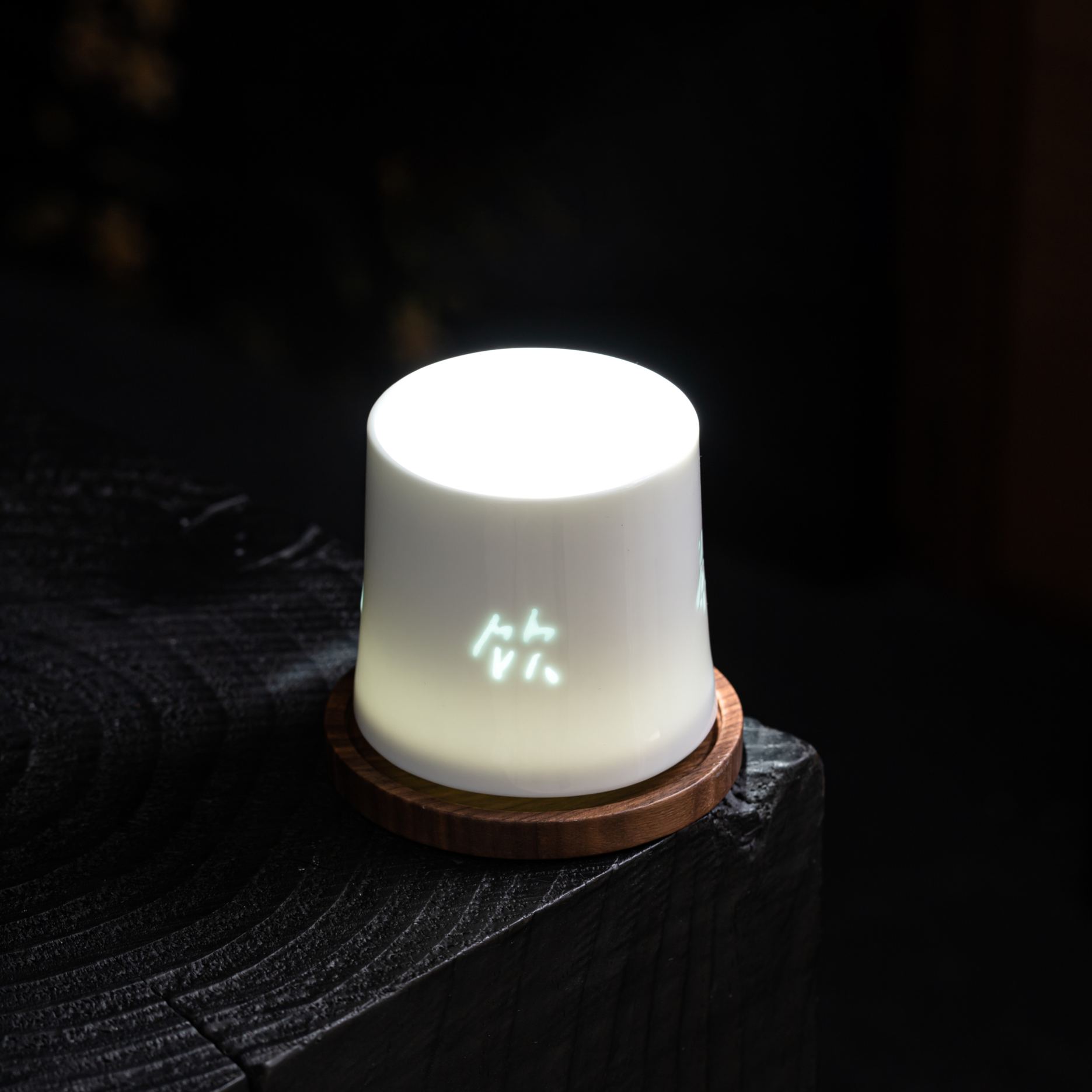 Tea for Leisure /饮茶得闲(Yin Cha De Xian) - Rotating Linglong Ceramic Tea Cup