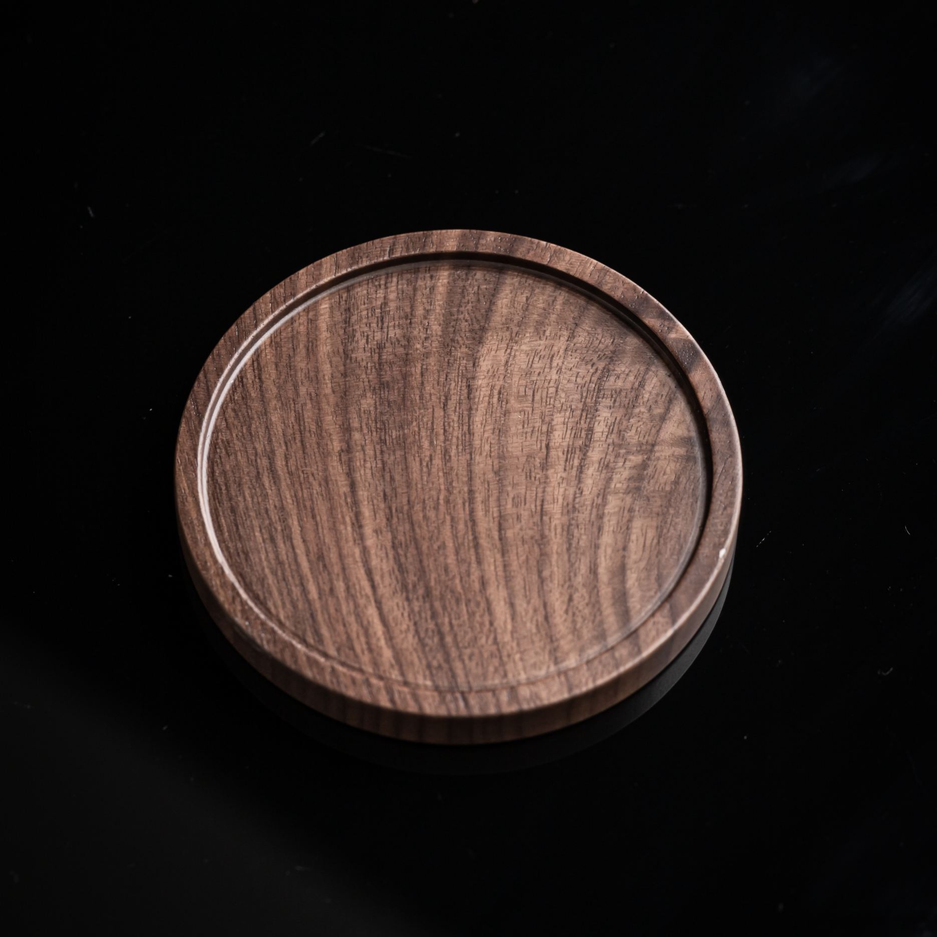 Tea for Leisure /饮茶得闲(Yin Cha De Xian) - Rotating Linglong Ceramic Tea Cup