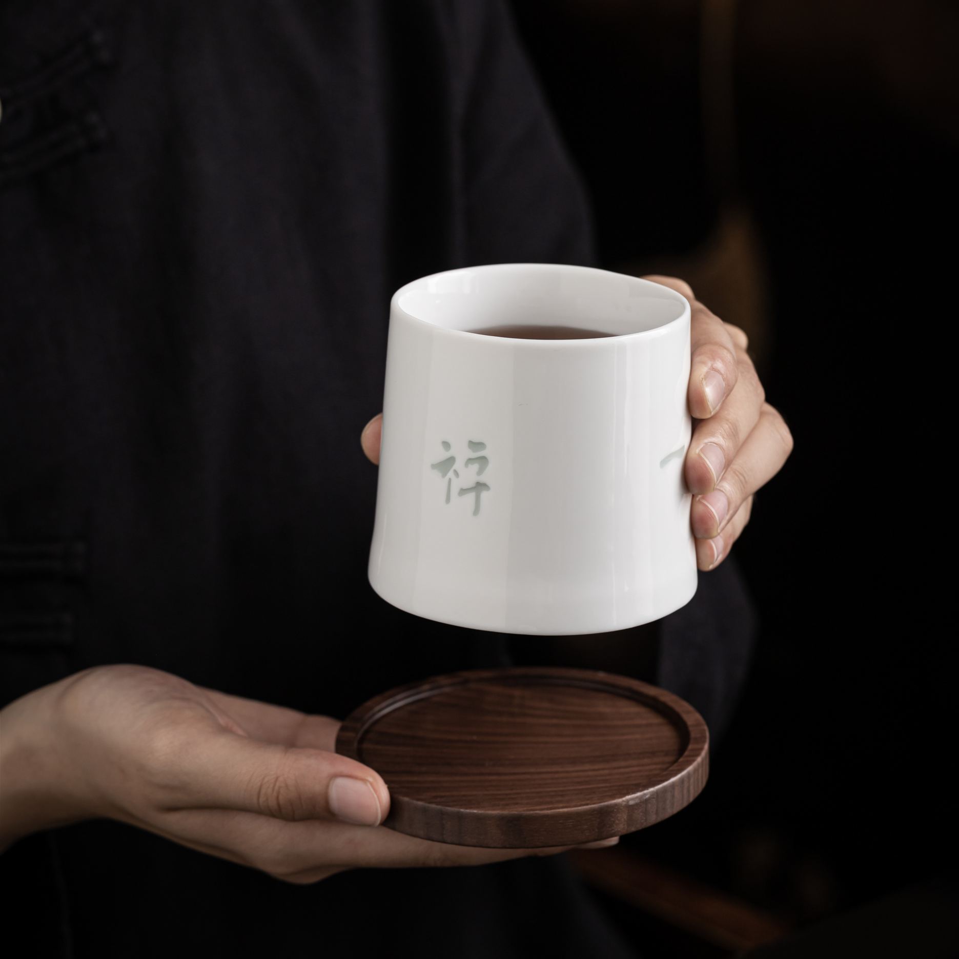 Tea and Zen as one /禅茶一味(Chan Cha Yi Wei) - Rotating Linglong Ceramic Tea Cup