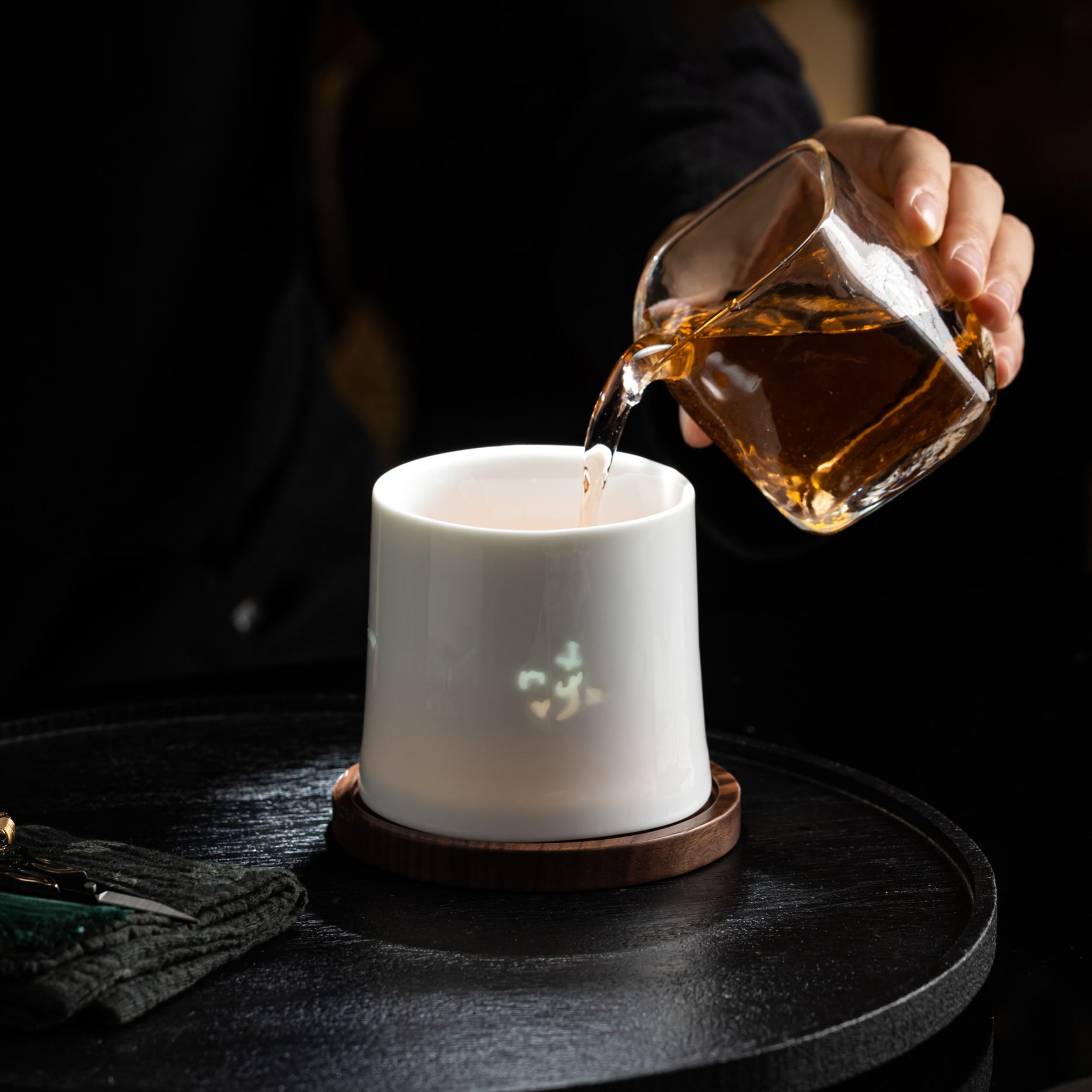 Tea and Zen as one /禅茶一味(Chan Cha Yi Wei) - Rotating Linglong Ceramic Tea Cup