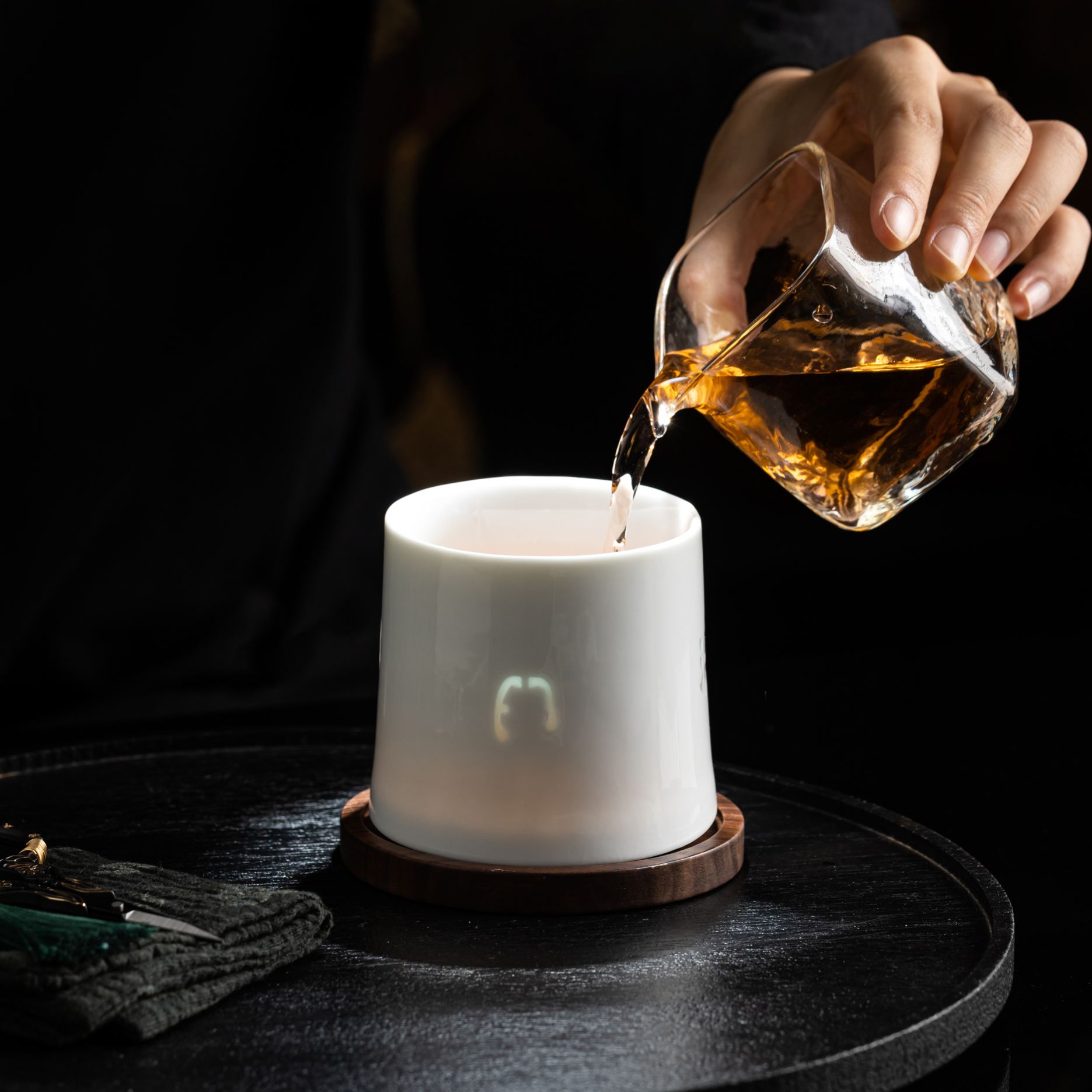 Leisure in fleeting days /禅茶一味(Fu Sheng Ban Ri) - Rotating Linglong Ceramic Tea Mug