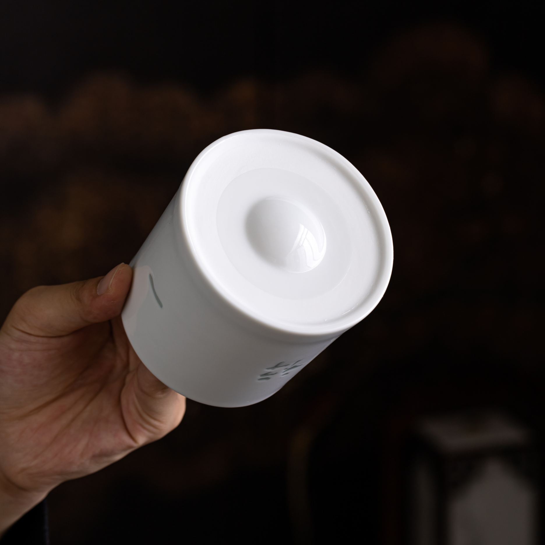 Tea for Leisure /饮茶得闲(Yin Cha De Xian) - Rotating Linglong Ceramic Tea Mug