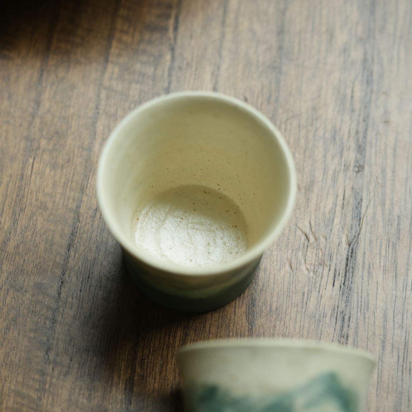 "Lake Veil" – Hand-Thrown Jingdezhen Stoneware Cylindrical Tea Cup
