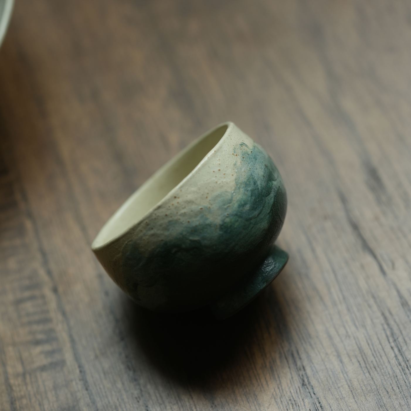 "Lake Veil" – Hand-Thrown Jingdezhen Stoneware Round-Bellied Tea Cup
