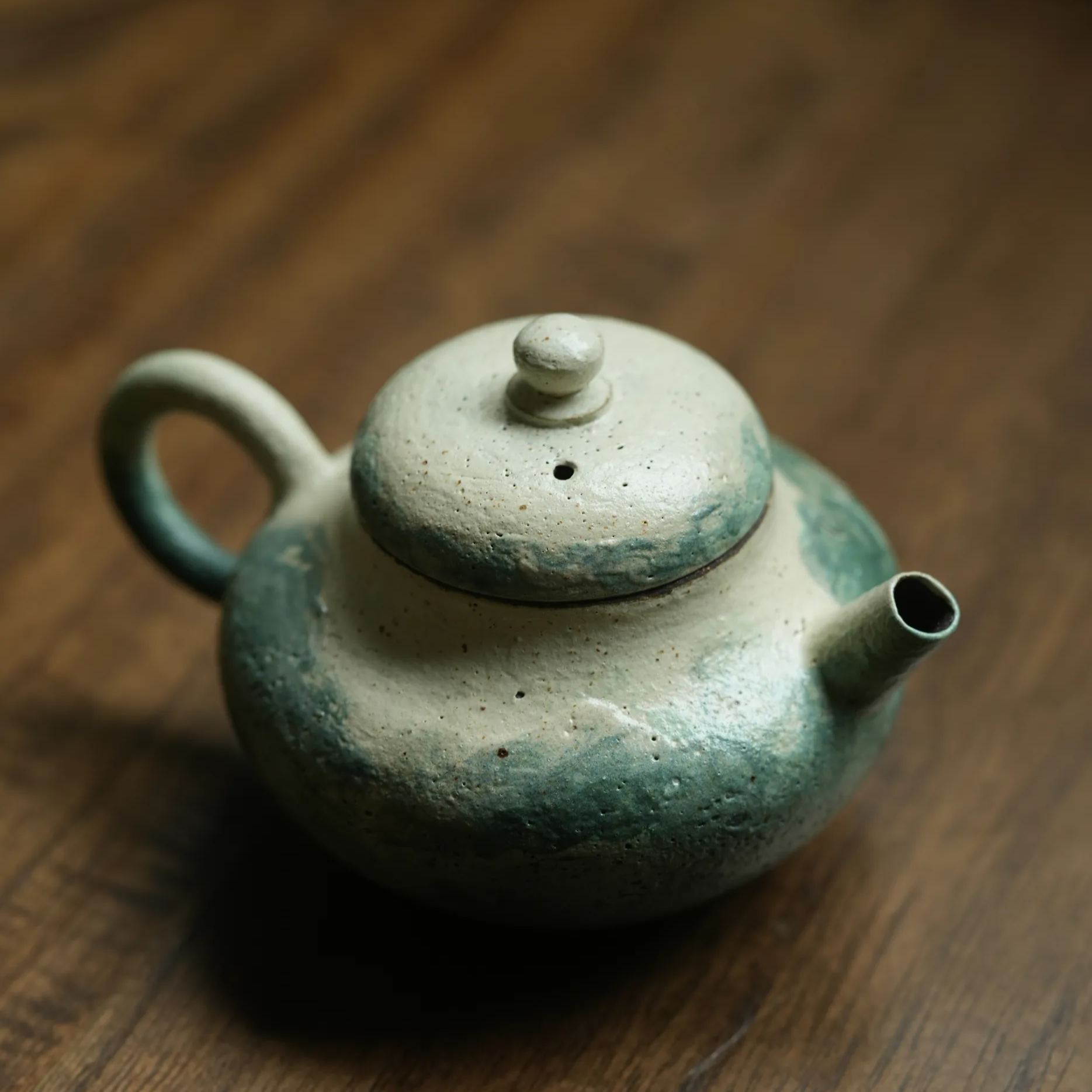 "Lake Veil" – Hand-Thrown Jingdezhen Stoneware Low-Round Teapot