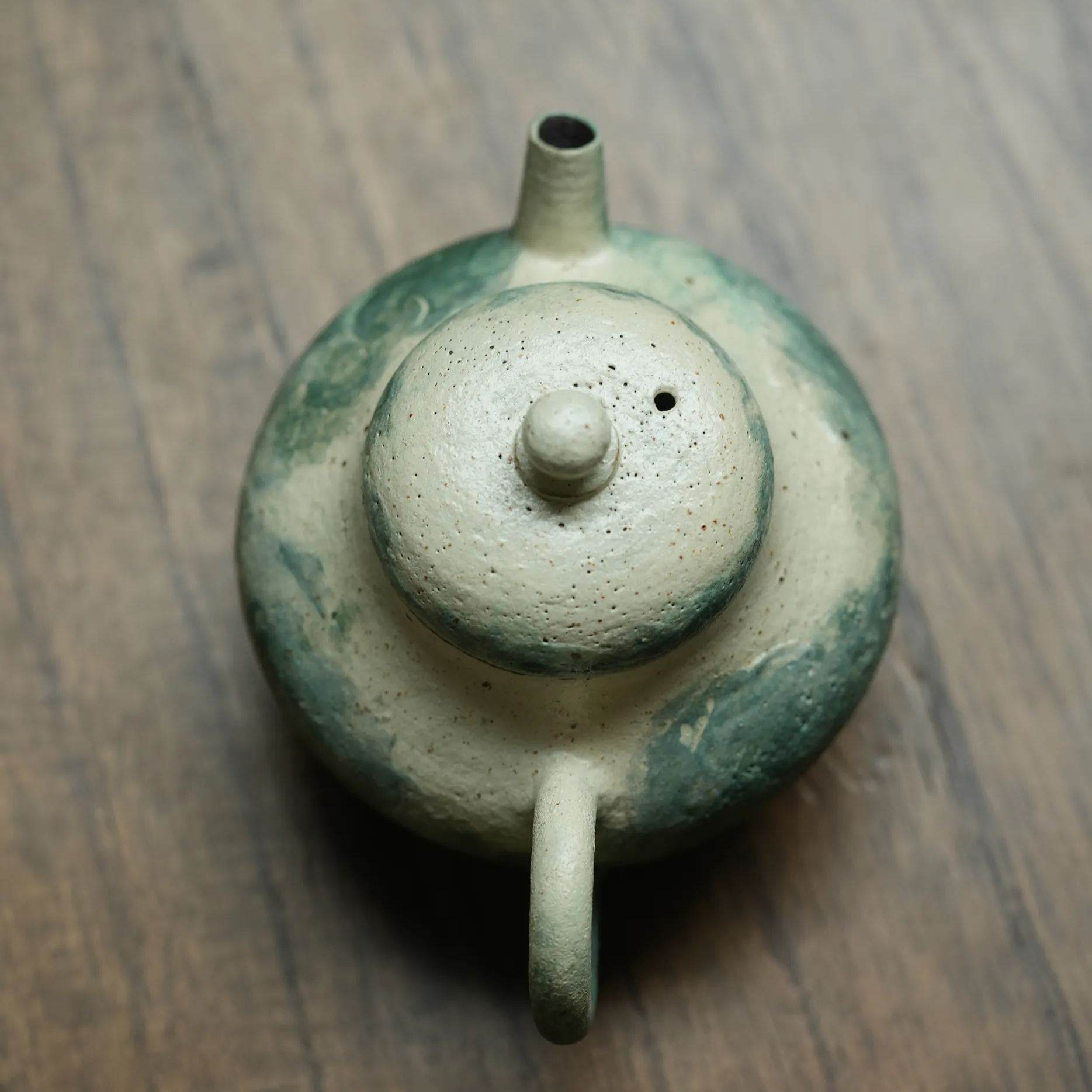 "Lake Veil" – Hand-Thrown Jingdezhen Stoneware Low-Round Teapot