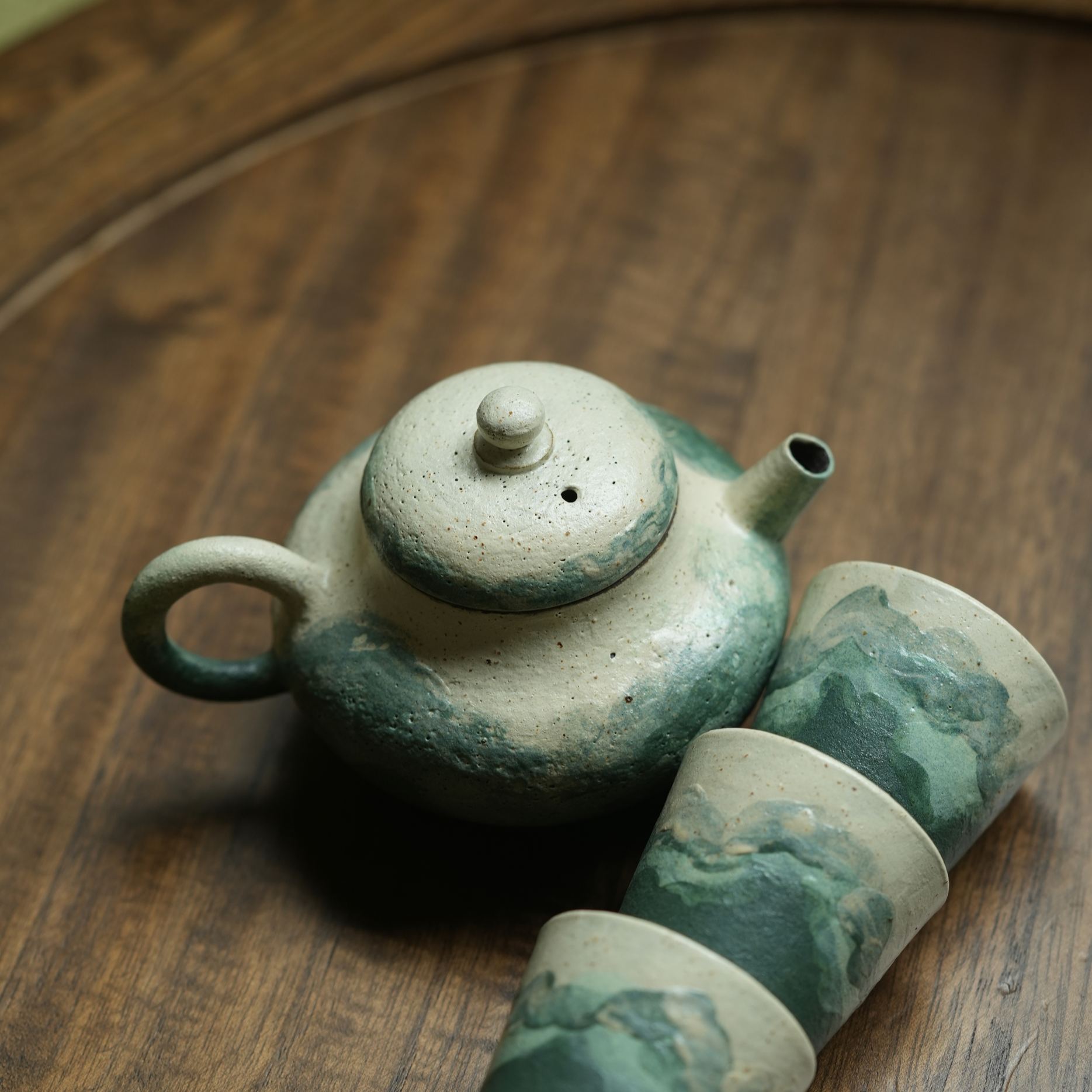 "Lake Veil" – Hand-Thrown Jingdezhen Stoneware Low-Round Teapot