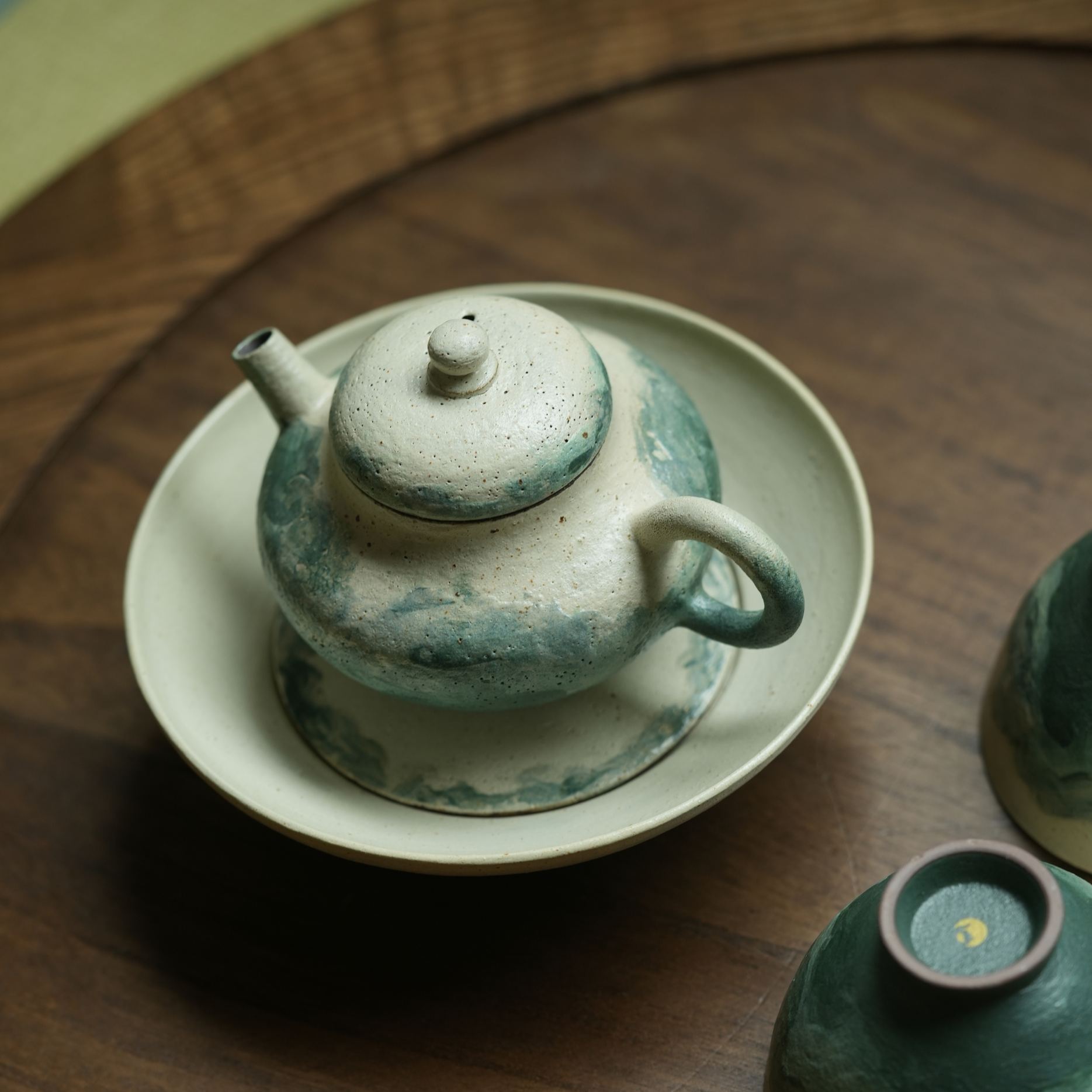 "Lake Veil" – Hand-Thrown Jingdezhen Stoneware Low-Round Teapot