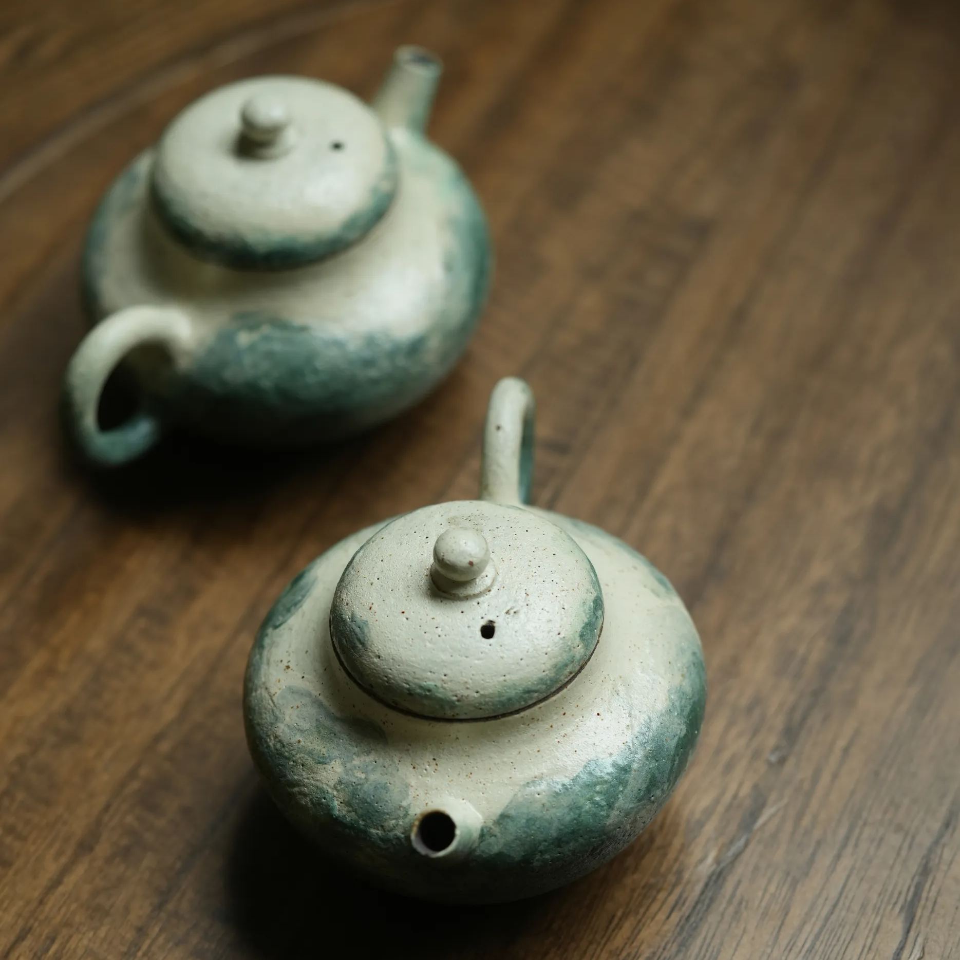 "Lake Veil" – Hand-Thrown Jingdezhen Stoneware Low-Round Teapot
