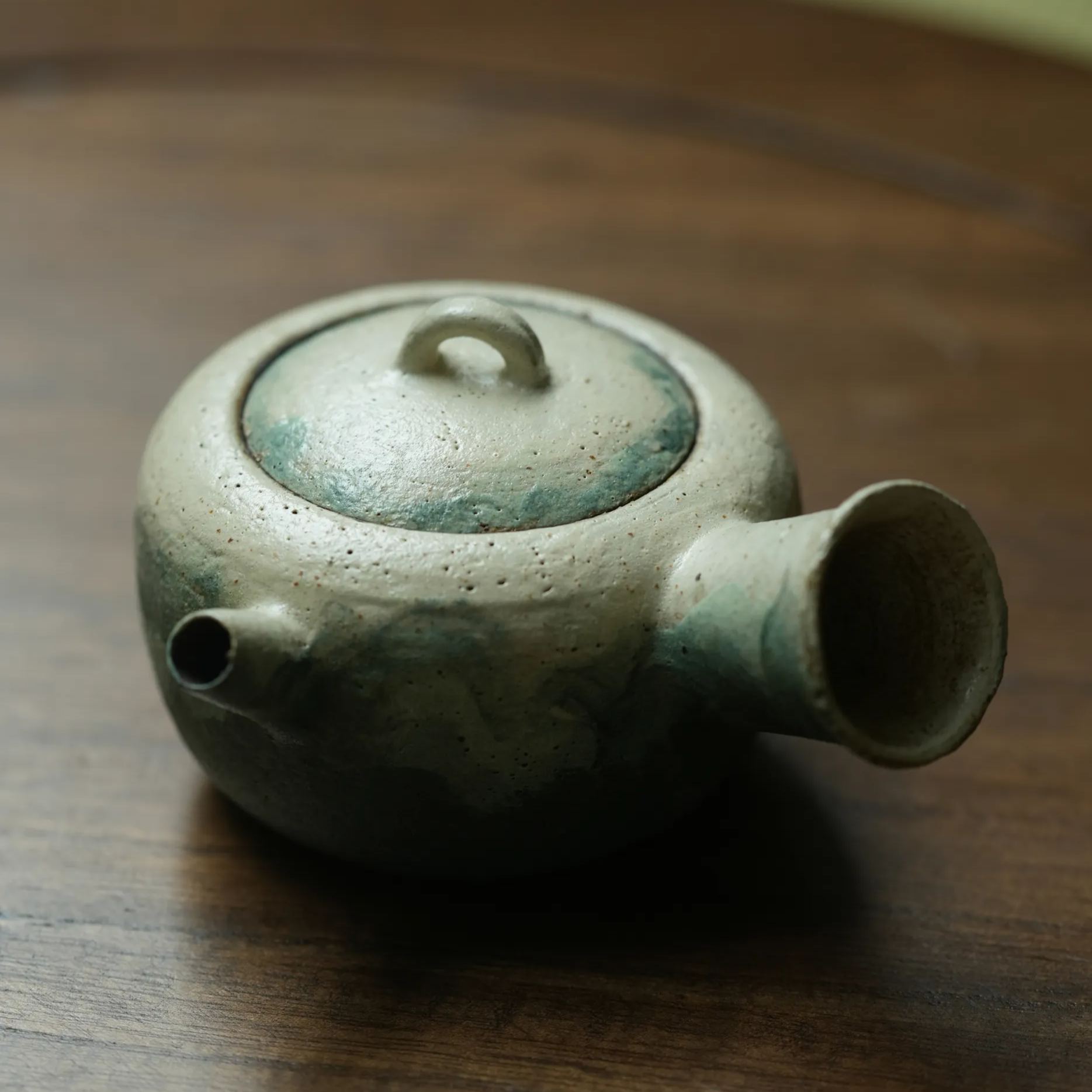 "Lake Veil" – Hand-Thrown Jingdezhen Stoneware Side-Handle Kyusu Teapot