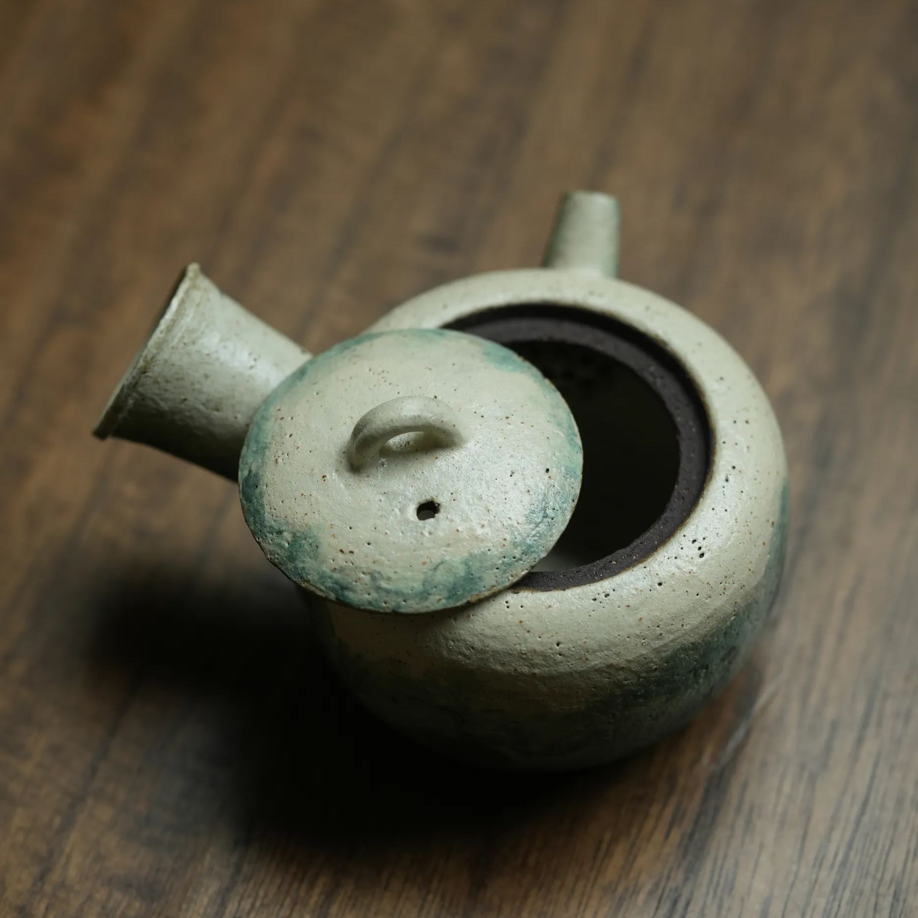 "Lake Veil" – Hand-Thrown Jingdezhen Stoneware Side-Handle Kyusu Teapot