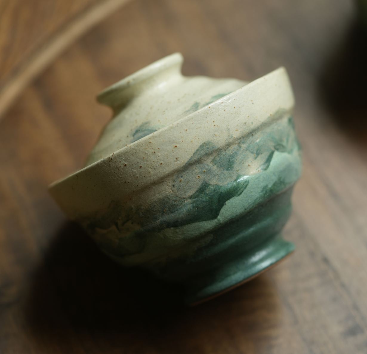 "Lake Veil" – Hand-Thrown Jingdezhen Stoneware Waisted Gaiwan