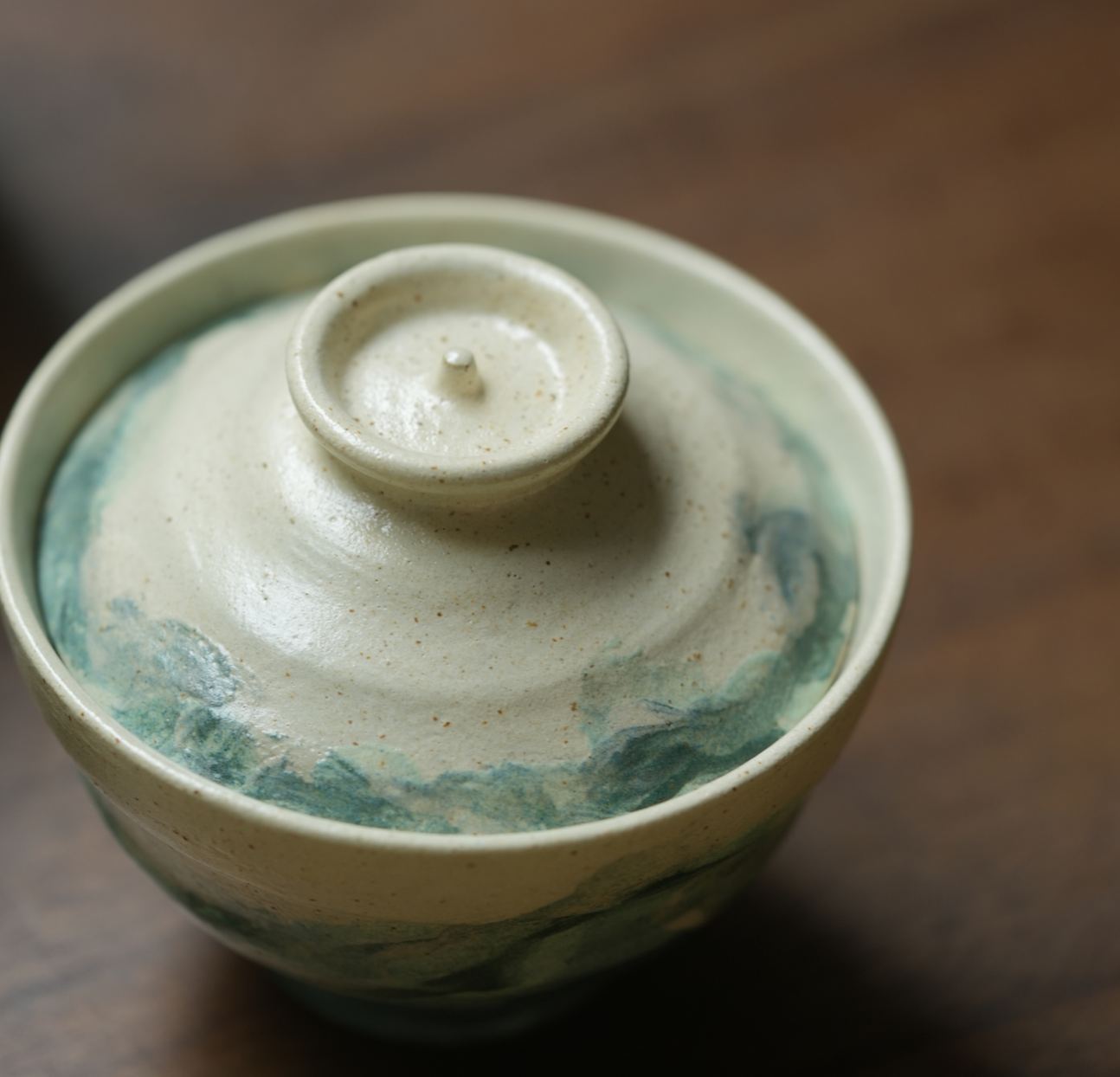 "Lake Veil" – Hand-Thrown Jingdezhen Stoneware Waisted Gaiwan