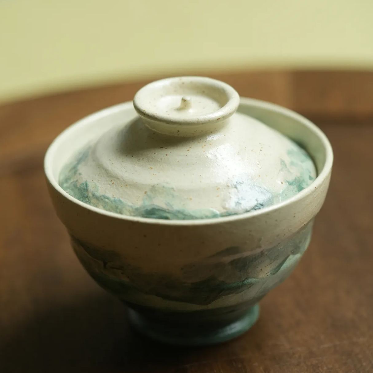 "Lake Veil" – Hand-Thrown Jingdezhen Stoneware Waisted Gaiwan