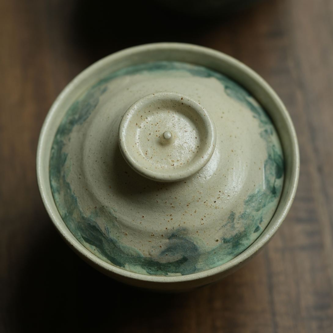 "Lake Veil" – Hand-Thrown Jingdezhen Stoneware Waisted Gaiwan