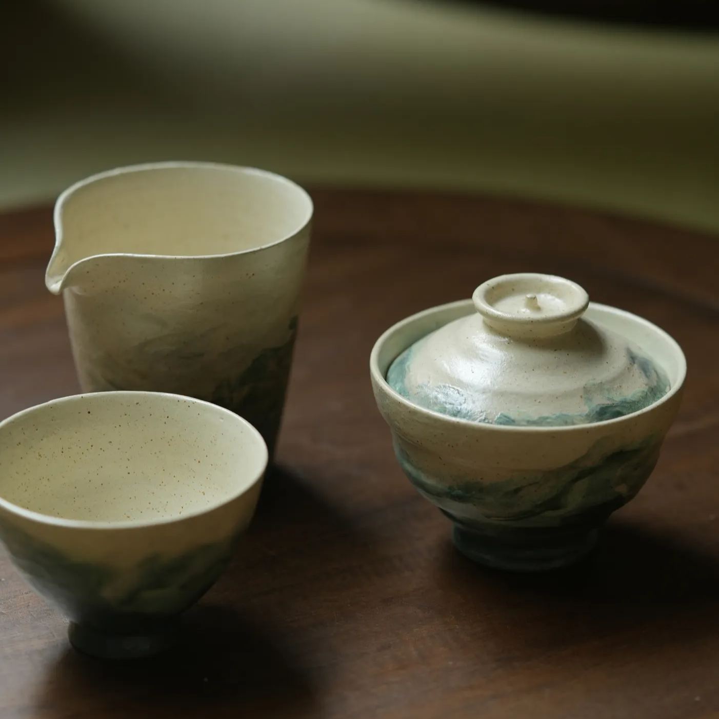 "Lake Veil" – Hand-Thrown Jingdezhen Stoneware Waisted Gaiwan