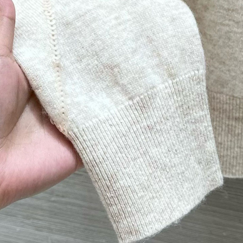 V-neck Long Sleeved Knitted Pullover P0906