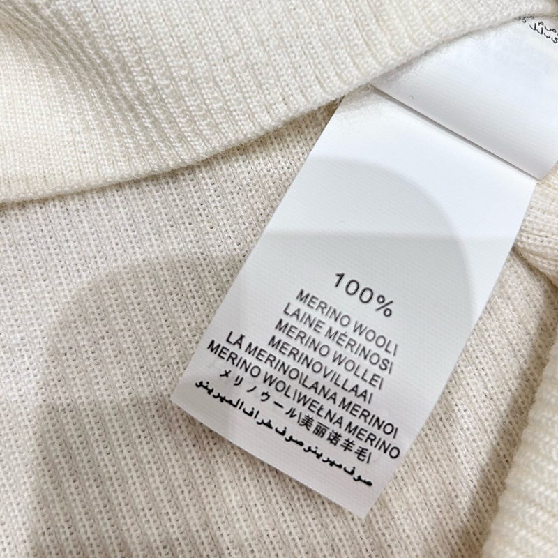 Slim  Wool Bead Chain V-neck Bottoming Sweater H0845