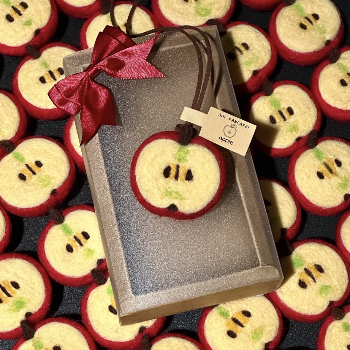 Half An Apple Pendant Wool Felt Finished Car Rearview Mirror Decoration Bag Key Chain Pendant Handmade Gift