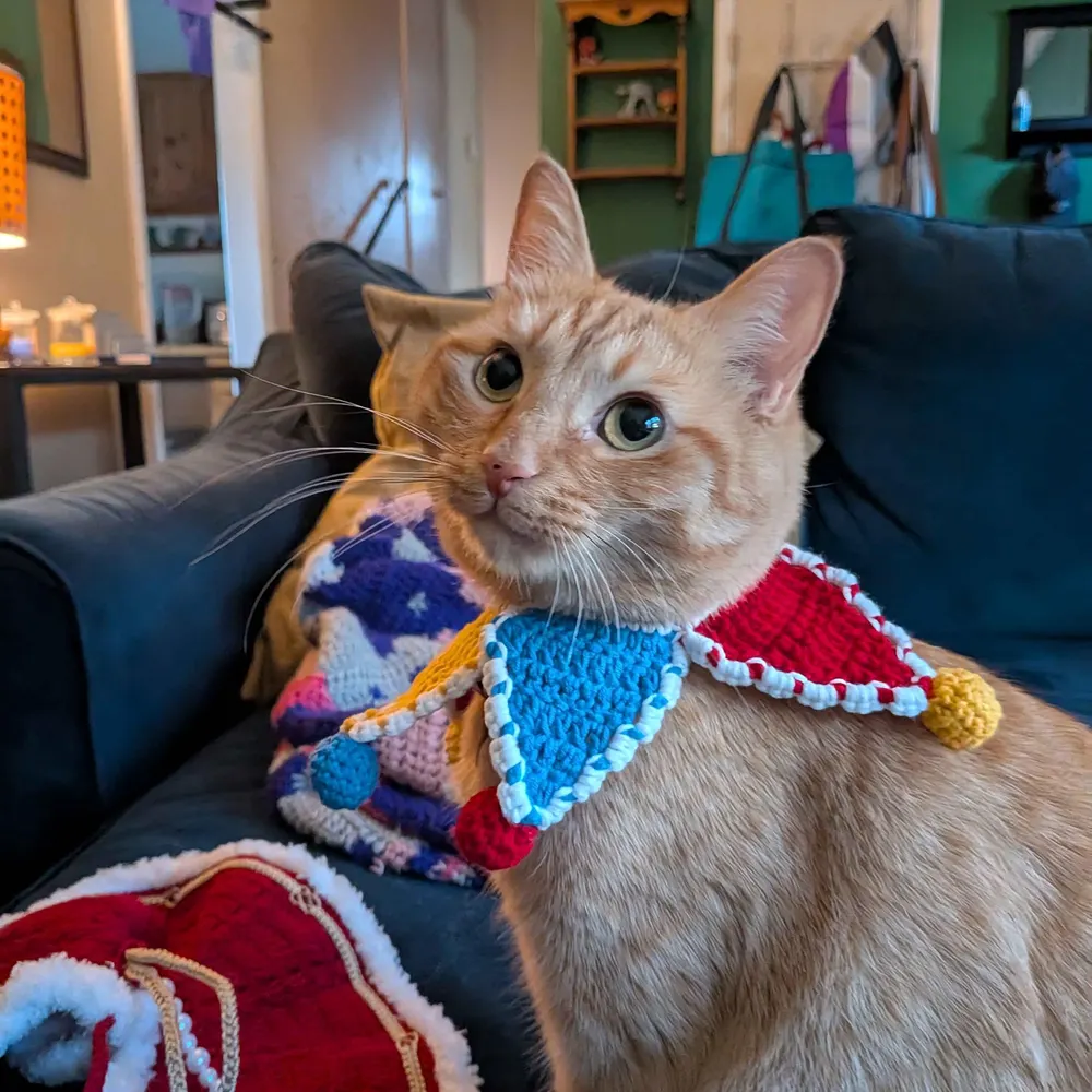 Cat Costume Halloween Outfit – Cute Clown Jester Hat and Scarf Set for Cats, Funny Pet Dress Up Costume