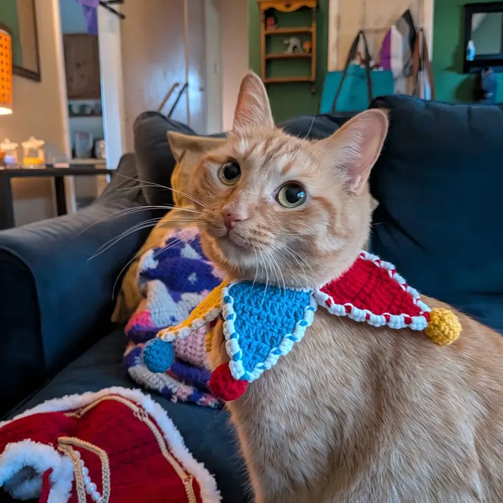 Cat Costume Halloween Outfit – Cute Clown Jester Hat and Scarf Set for Cats, Funny Pet Dress Up Costume