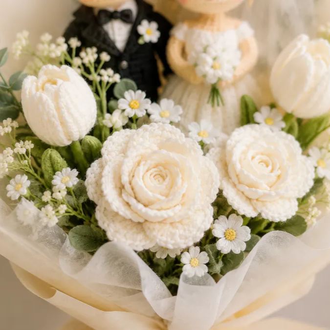 Handmade Crochet Wedding Couple Flower Bouquet Personalized Bride and Groom Dolls with Roses Unique Wedding 