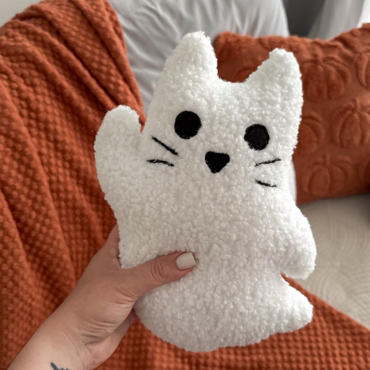 Halloween Throw Pillow, Cute Spooky Ghost Pillow Plush, Halloween Decor Accent Pillows for Couch Sofa Bed, Soft Boucle Plushie Halloween Gifts, Spooky Season Room Decor