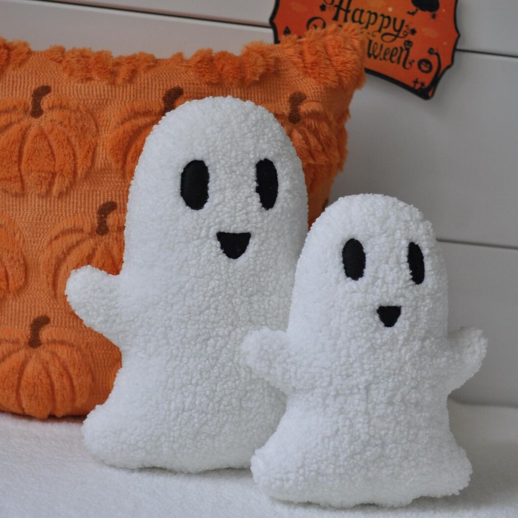 Halloween Throw Pillow, Cute Spooky Ghost Pillow Plush, Halloween Decor Accent Pillows for Couch Sofa Bed, Soft Boucle Plushie Halloween Gifts, Spooky Season Room Decor