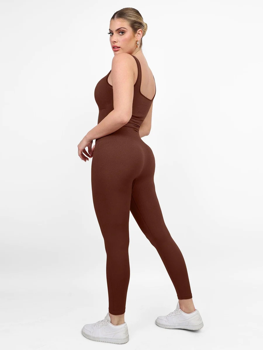 Egyrészes sportoverall vagy varrás nélküli négyszög alakú kivágású overall