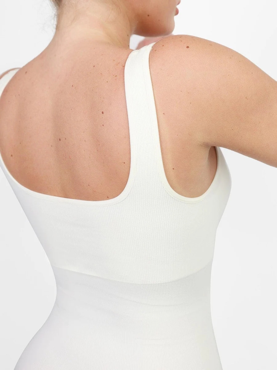 Egyrészes sportoverall vagy varrás nélküli négyszög alakú kivágású overall