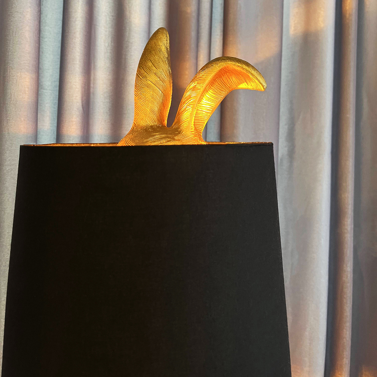 Rabbit Resin Table Lamp