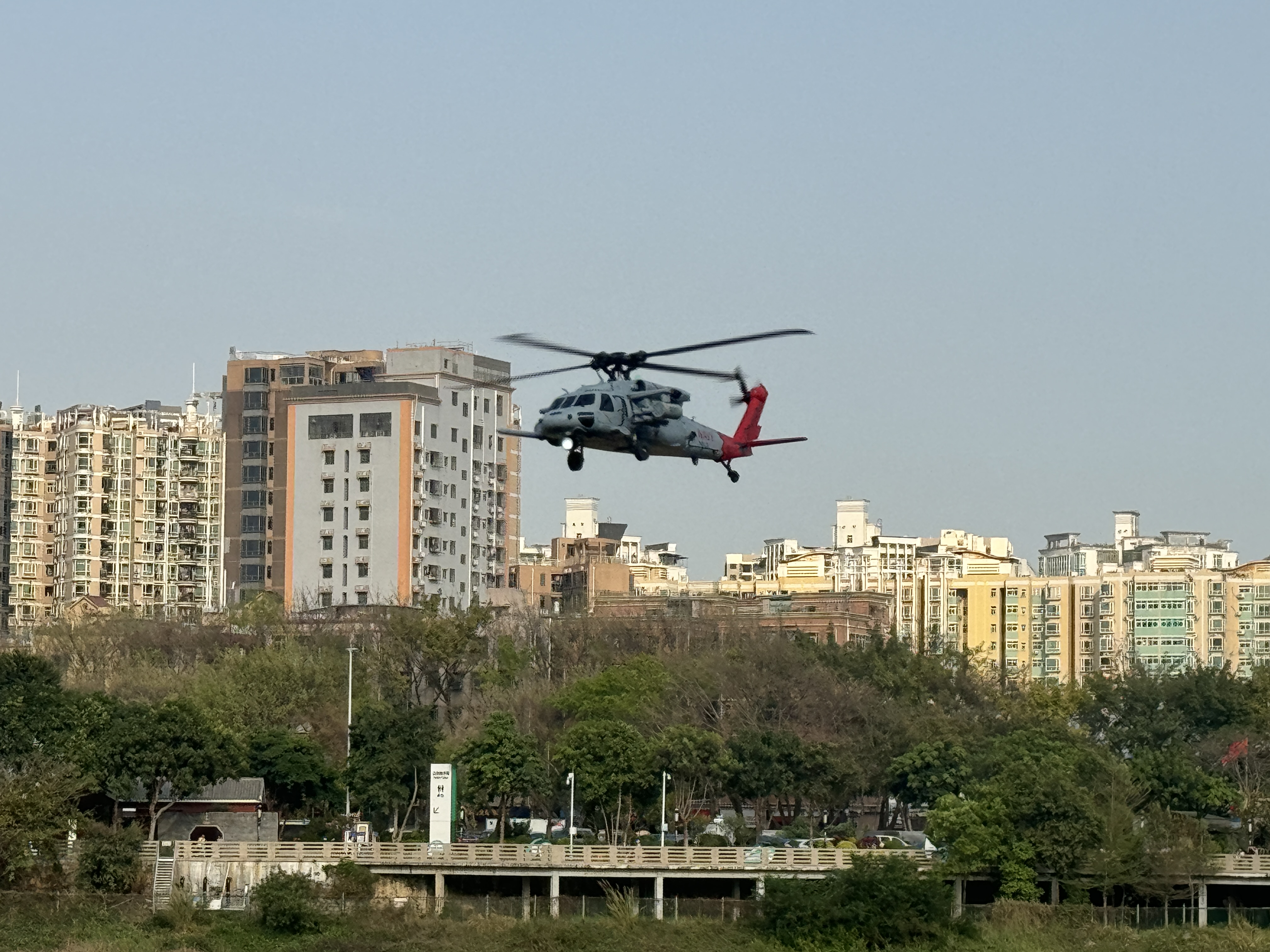 YuXiang F09H UH-60 Sea Hawk 220 Size GPS Stabilized Scale Helicopter- RTF