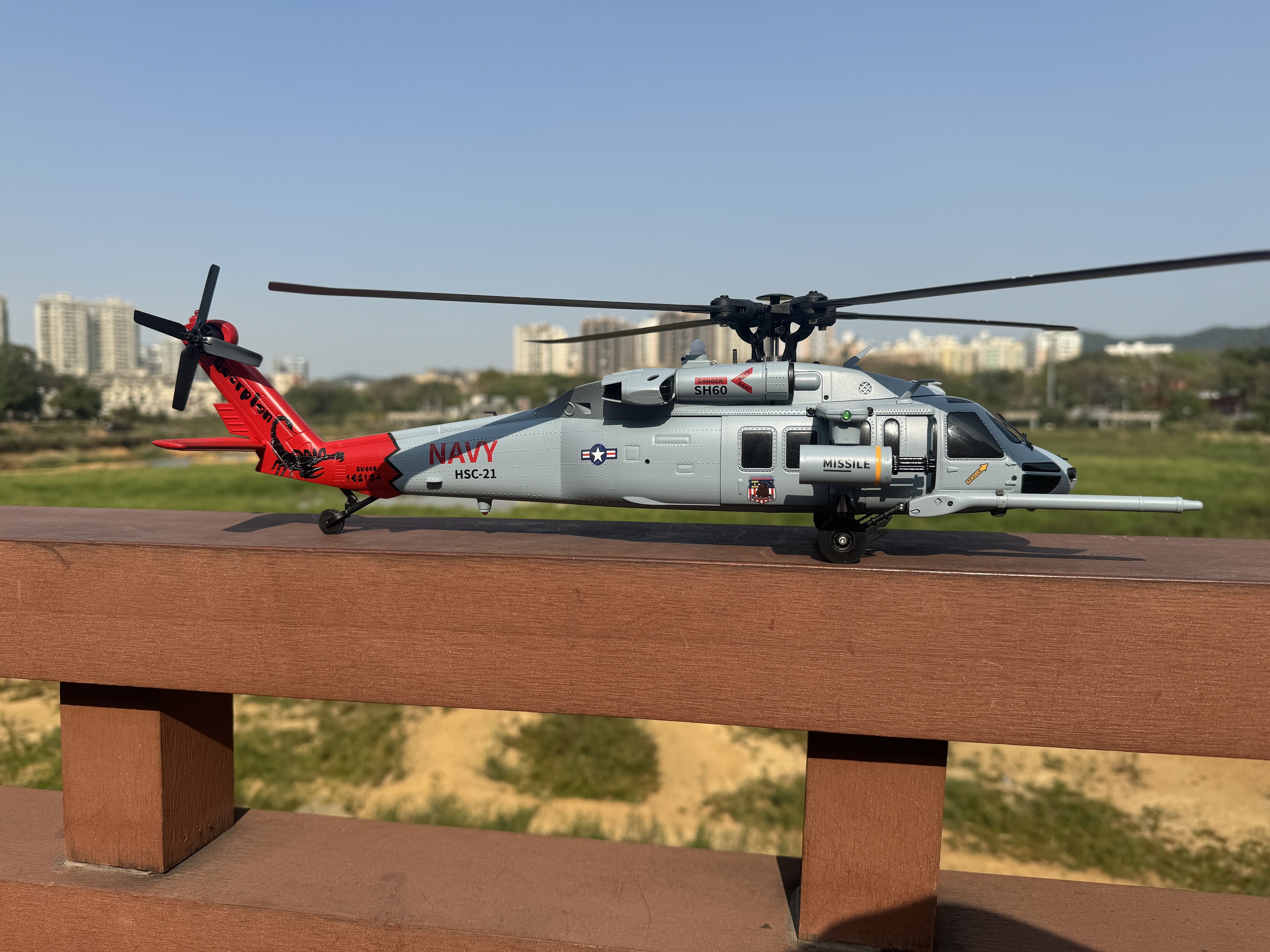 YuXiang F09H UH-60 Sea Hawk 220 Size GPS Stabilized Scale Helicopter- RTF