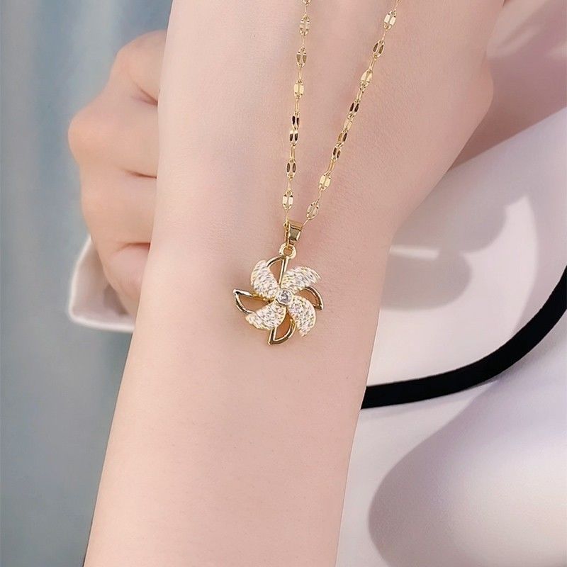 Lovable Spinning Necklace