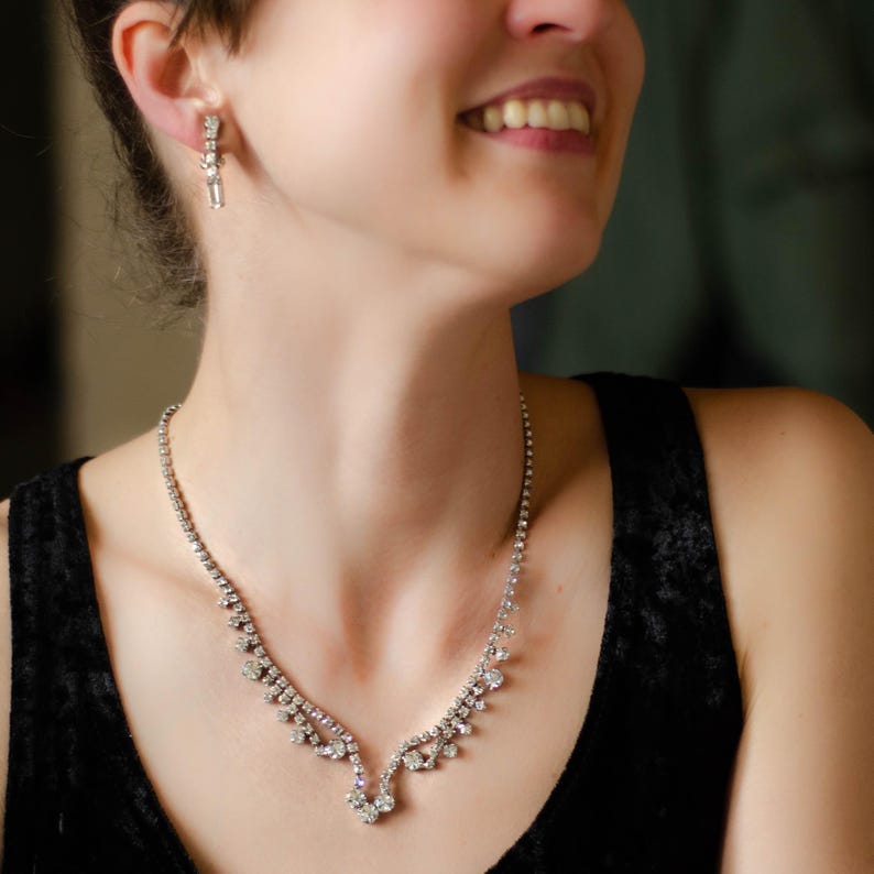 Forever Florence Jewelry Set – Vintage Glamour Bib Necklace & Dangle Earrings