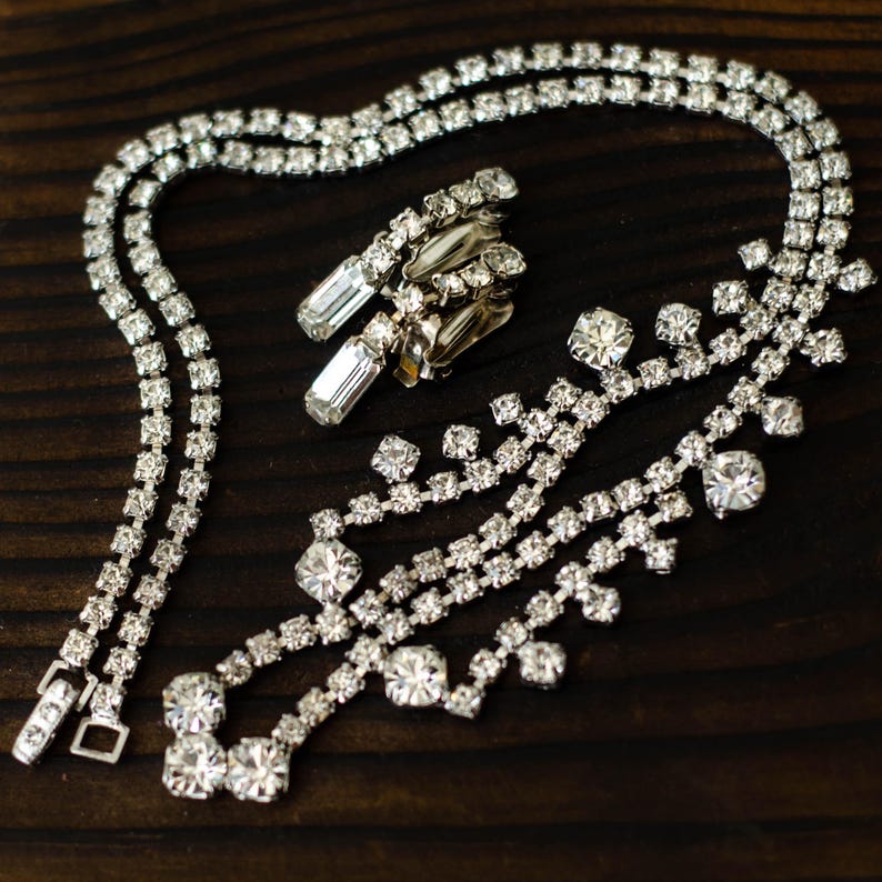 Forever Florence Jewelry Set – Vintage Glamour Bib Necklace & Dangle Earrings