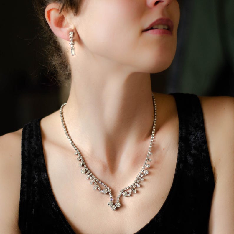 Forever Florence Jewelry Set – Vintage Glamour Bib Necklace & Dangle Earrings