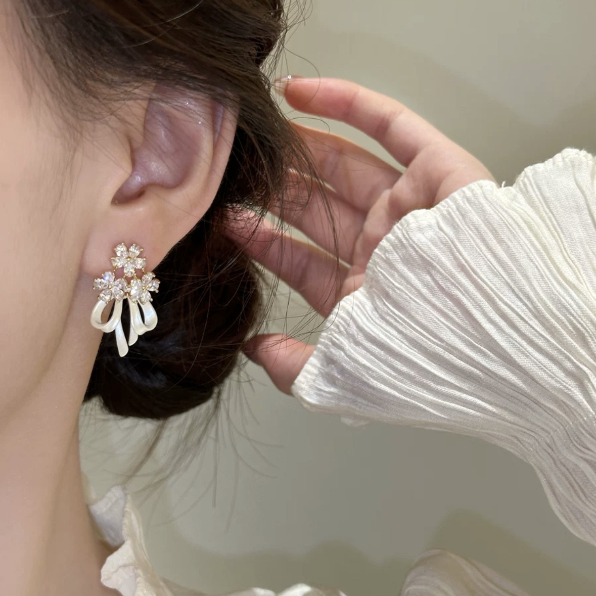 💐Elegant Blossom Bow Earrings