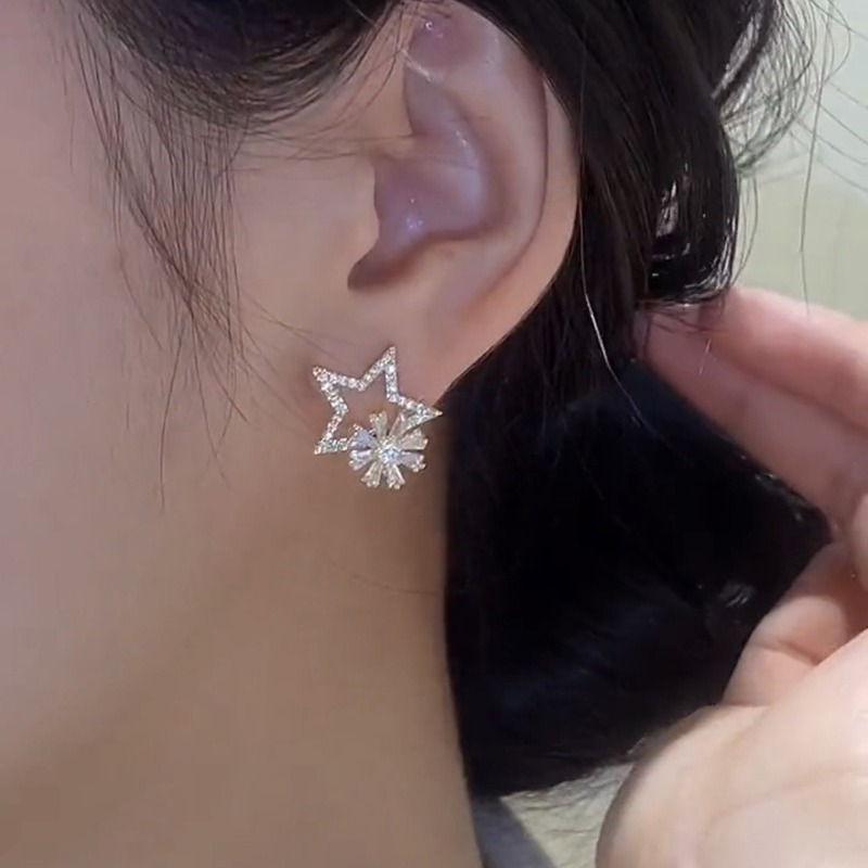 🎄Christmas Hot Sale🎁Rotating Star Flower Zircon Earrings
