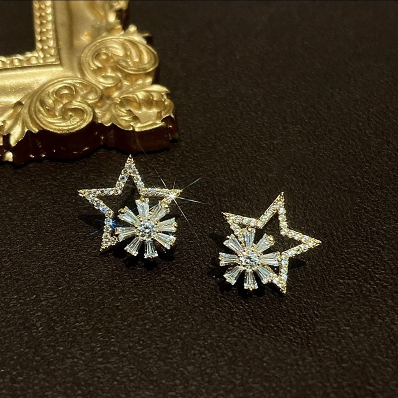 🎄Christmas Hot Sale🎁Rotating Star Flower Zircon Earrings