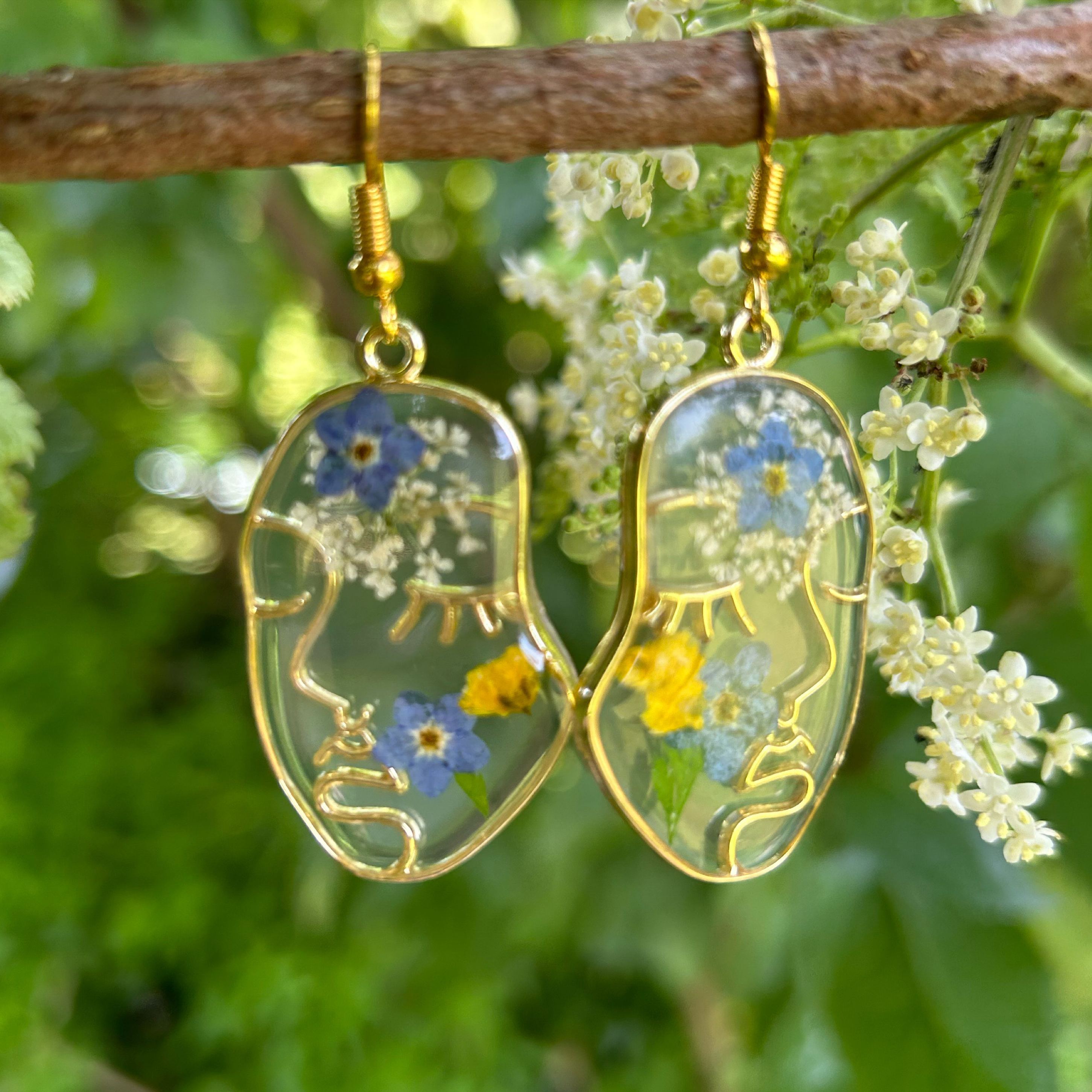 Abstract Face Gold plated Earrings handmade with pressed flowers🌸