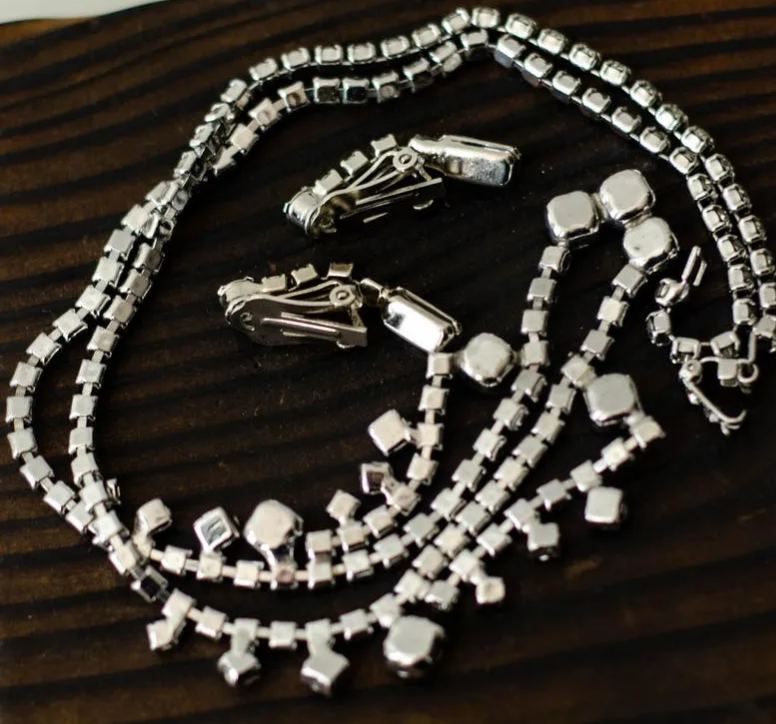 Forever Florence Jewelry Set – Vintage Glamour Bib Necklace & Dangle Earrings