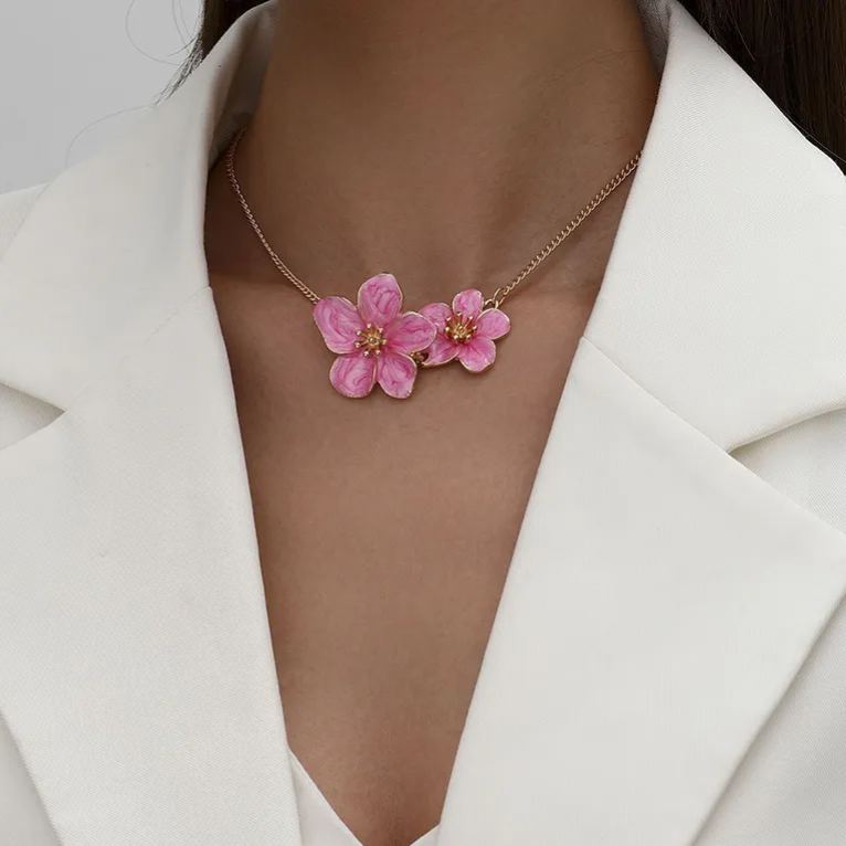 🌸Exquisite Floral Pendant Necklace