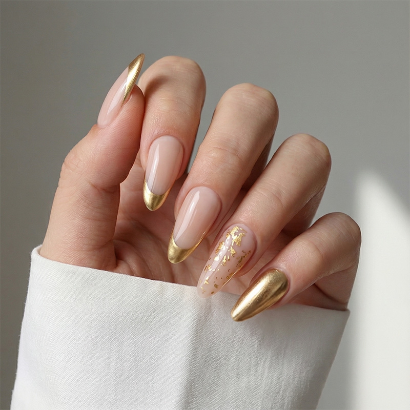 Midas Kiss Gold Nails