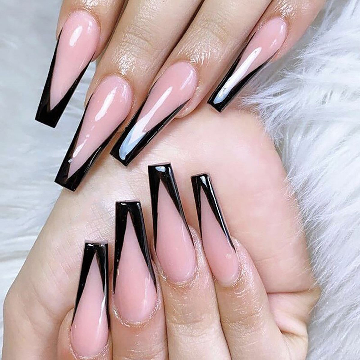 Gothic Outline Black Nails