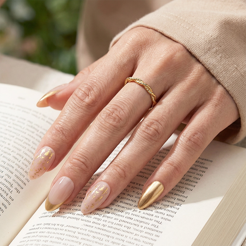 Midas Kiss Gold Nails