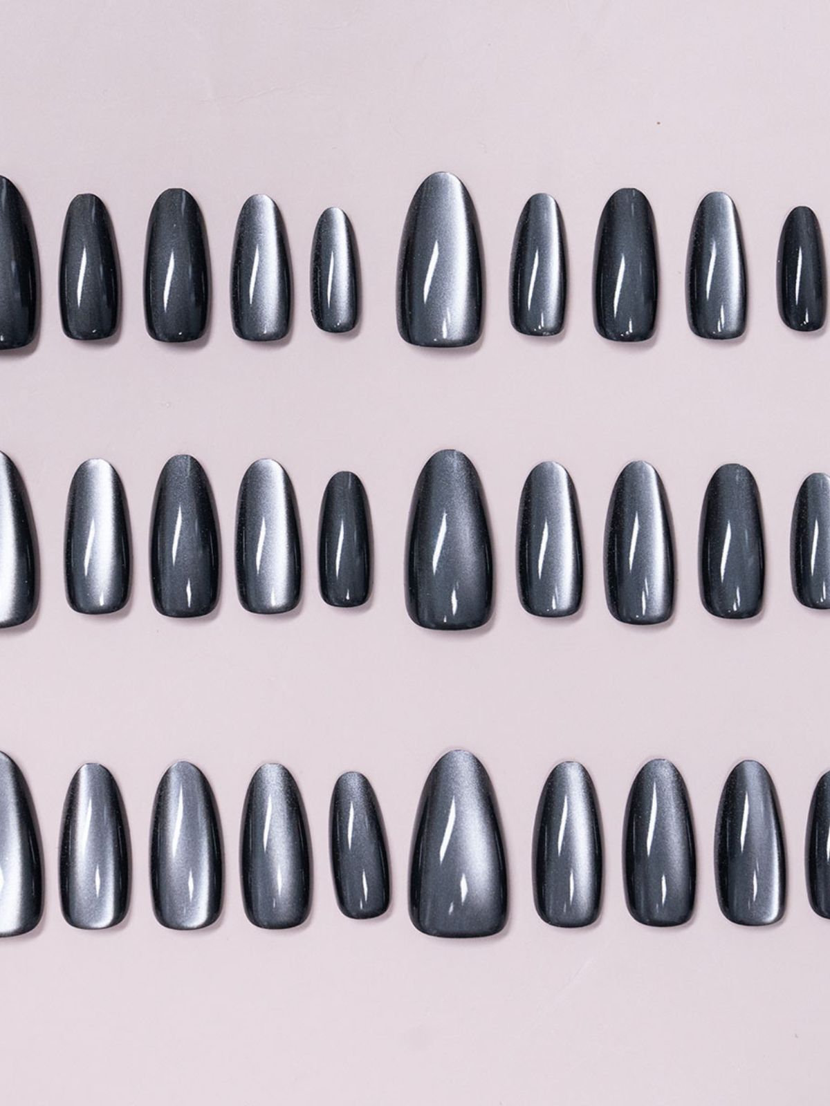 Lune Noire Gray Nails