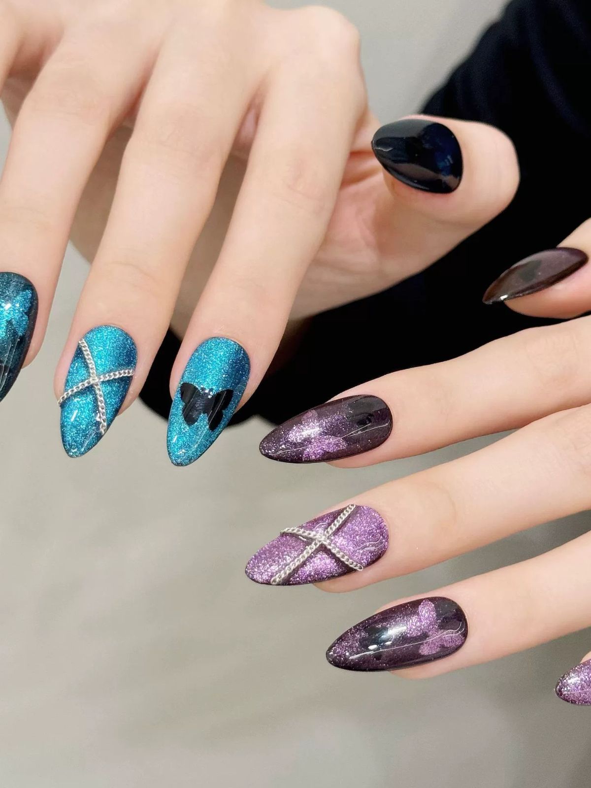 Glitzy Gothic Blue Nails